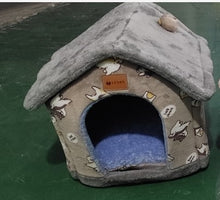 Load image into Gallery viewer, Aussie SnugDen™ | 2-in-1 Foldable Pet Cave &amp; Cozy Bed for Dogs &amp; Cats (All Seasons Comfort)

